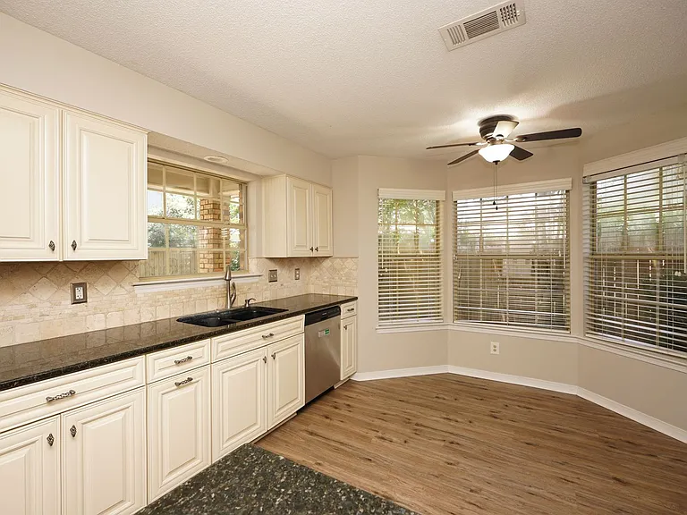 1613 Mariah Way E — Photo 18