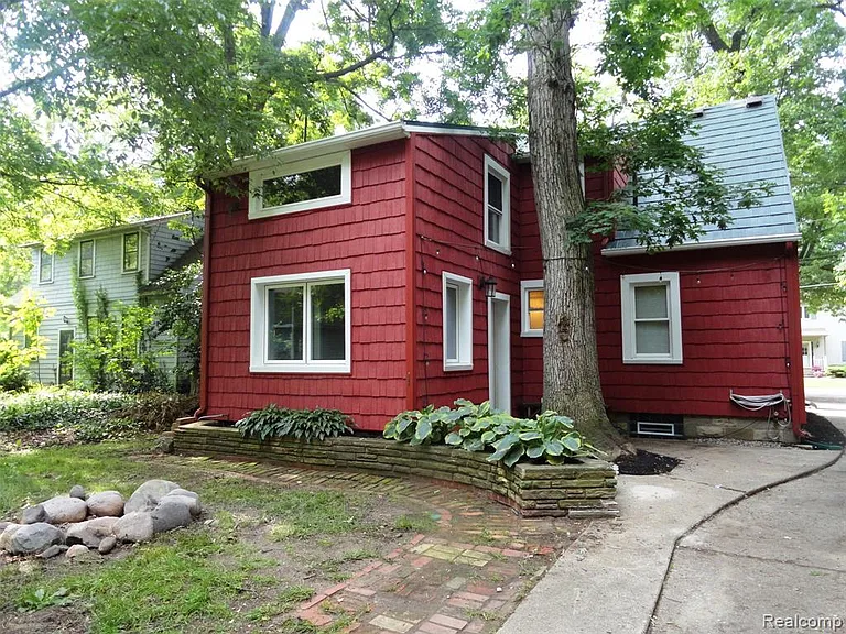 1726 Lyka St — Photo 3