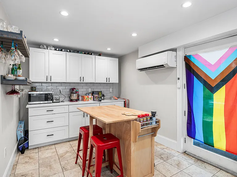 96 Webster St #B — Photo 8