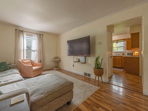 5th image of 224 Leona Ave