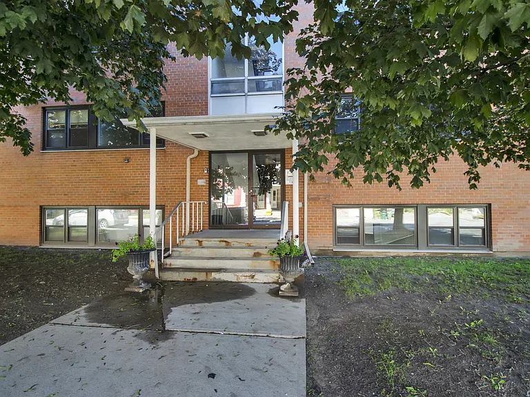100 Waverley St — Photo 19