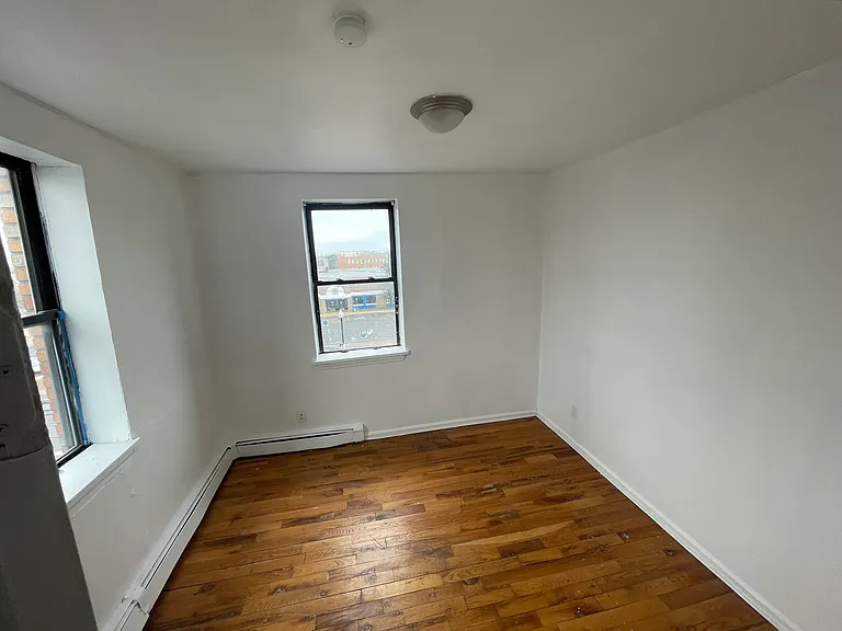 2260 Fairfield Ave #3B — Photo 4