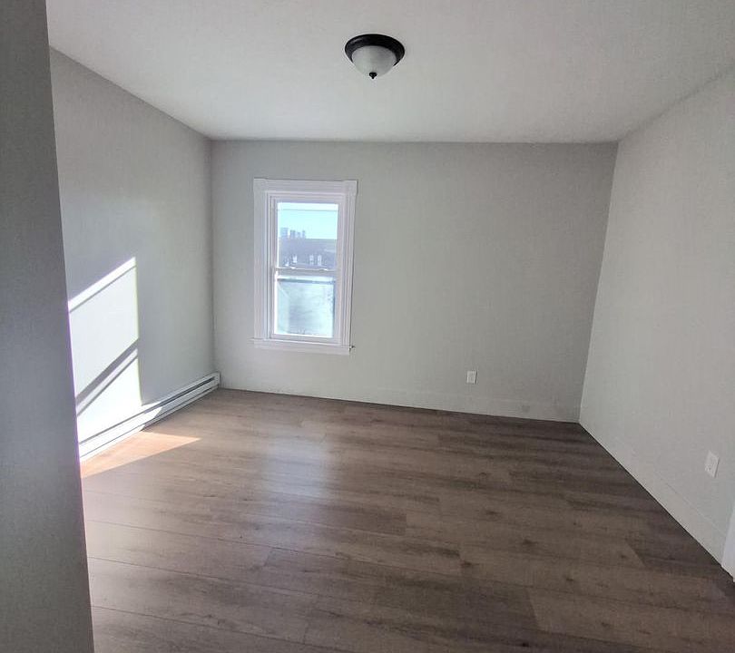 1st image of 28 Woodward St #3