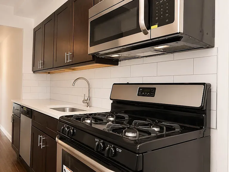 140 W 19th St #4/3G — Photo 3