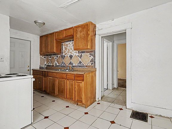 5th image of 549 E Britain Ave