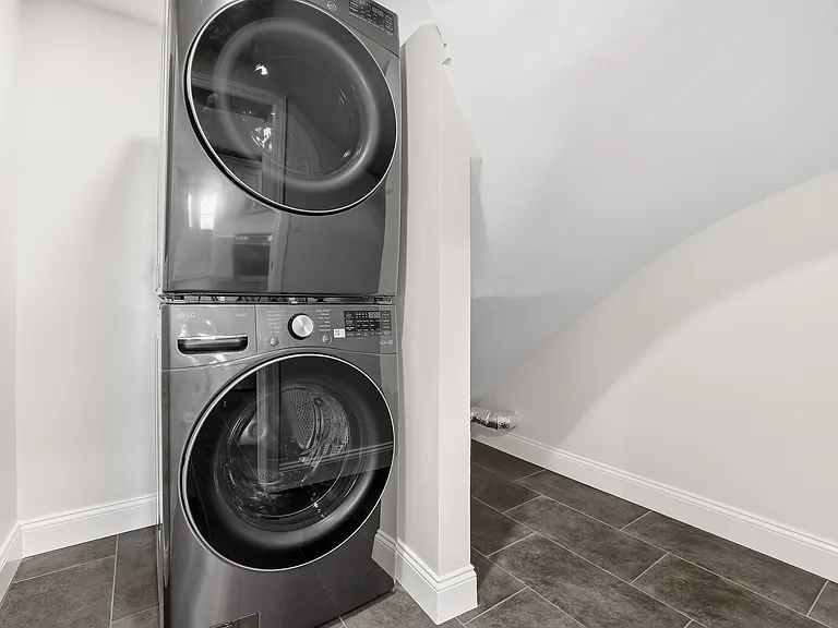 15 N Ferris St #1 — Photo 6