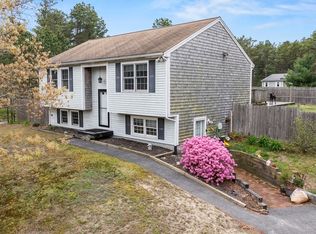 11 Lori Ln, Wareham, MA 02571