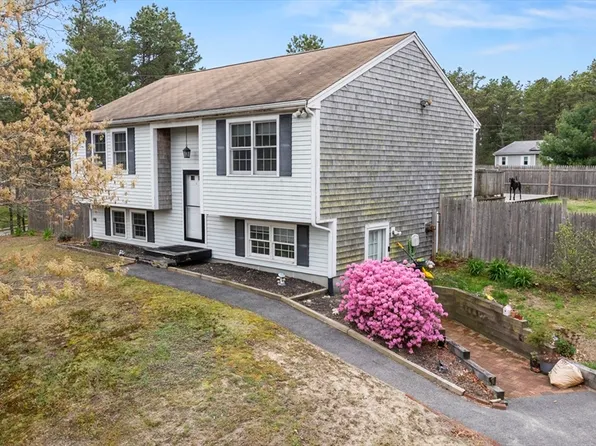 11 Lori Ln, Wareham, MA 02571