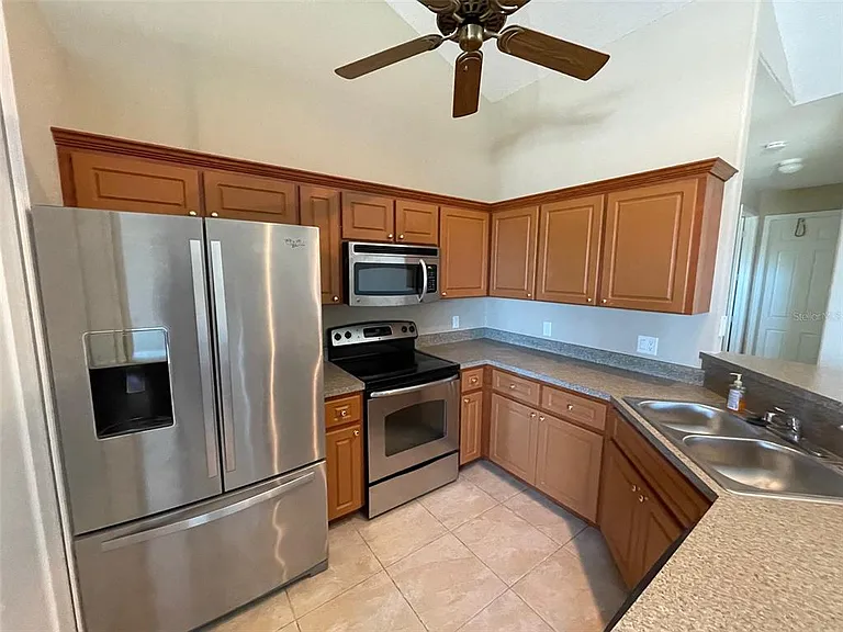 10365 Pendleton Ave — Photo 2