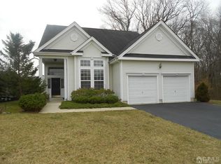 9 Sunset Ct, Dayton, NJ 08810