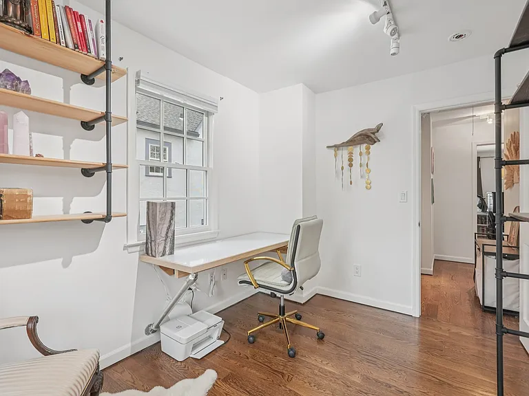 9 Oakwood Ave — Photo 30