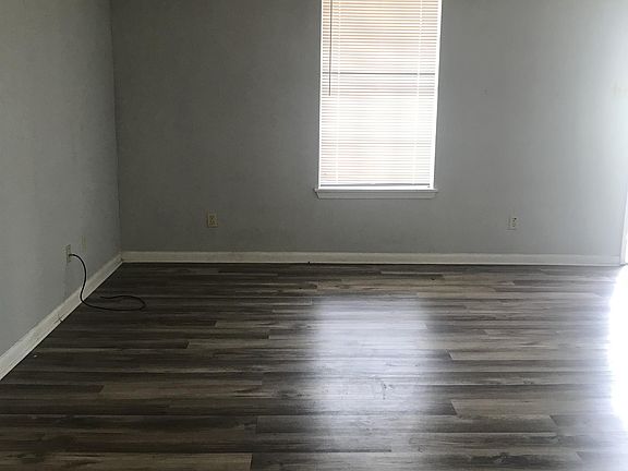 3rd image of 520 E Lagrange St #13
