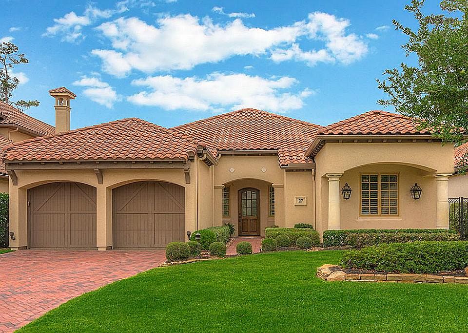 Beautiful Huntington Mediterranean custom home with pool/spa located on the 10th hole of the Player 