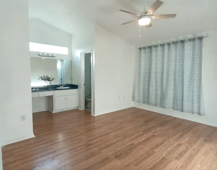 2415 NW 52nd Pl — Photo 39