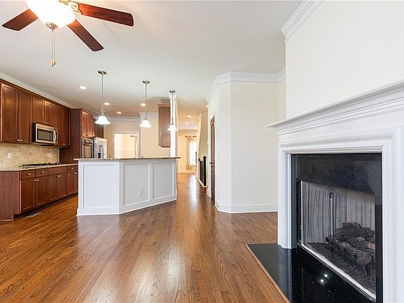 3rd image of 2450 Dresden Parc Cir NE #18