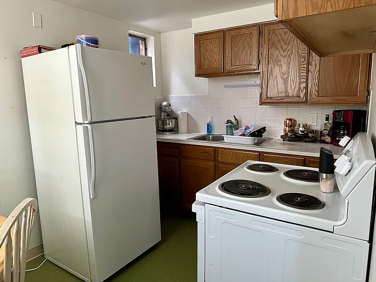 1109 E Benton St — Photo 5