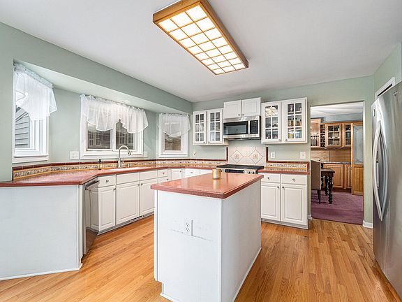 5th image of 4216 Rolling Meadow Ln