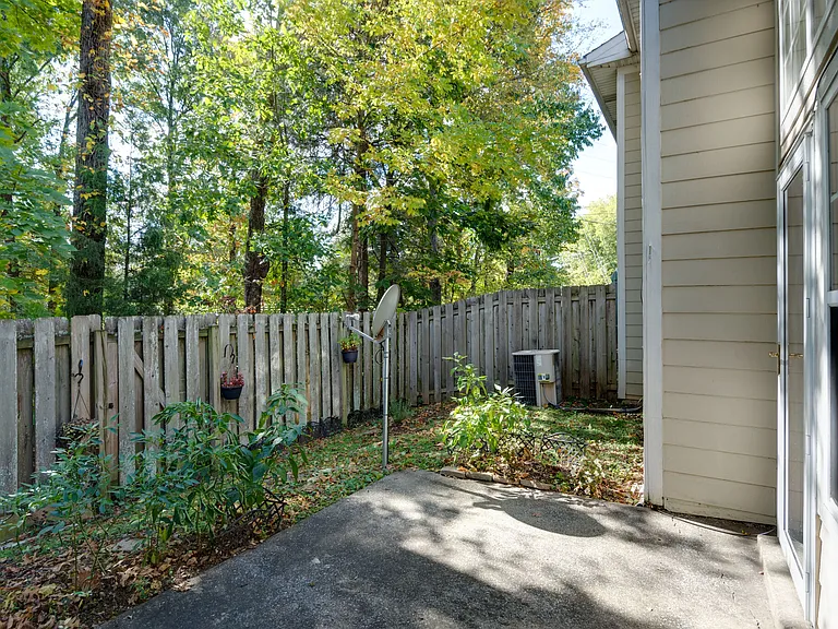 625 Heath Pl — Photo 20