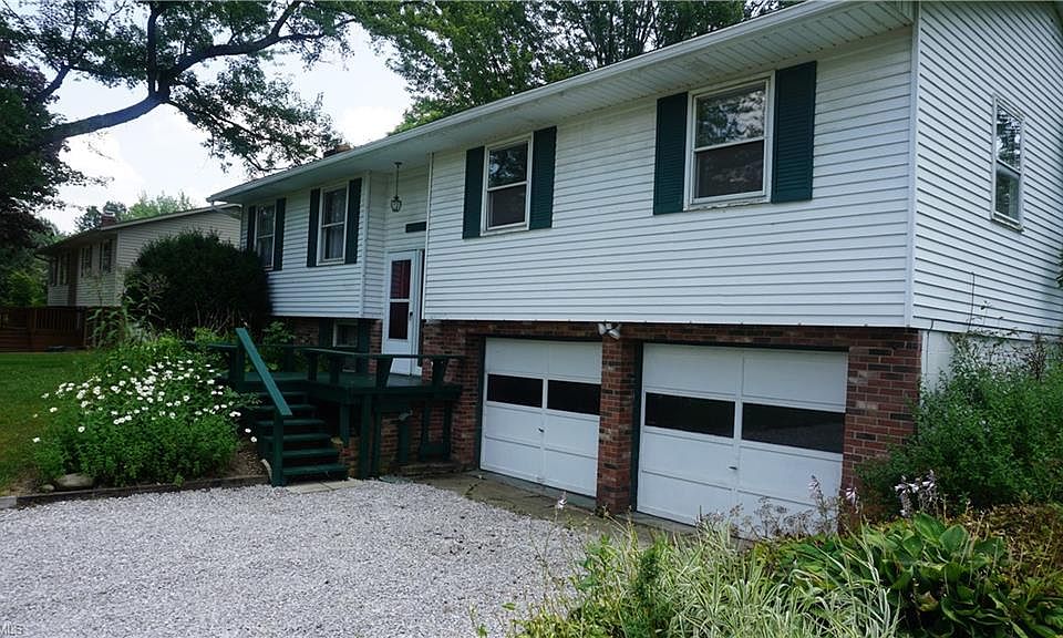 1st image of 1098 Maple St