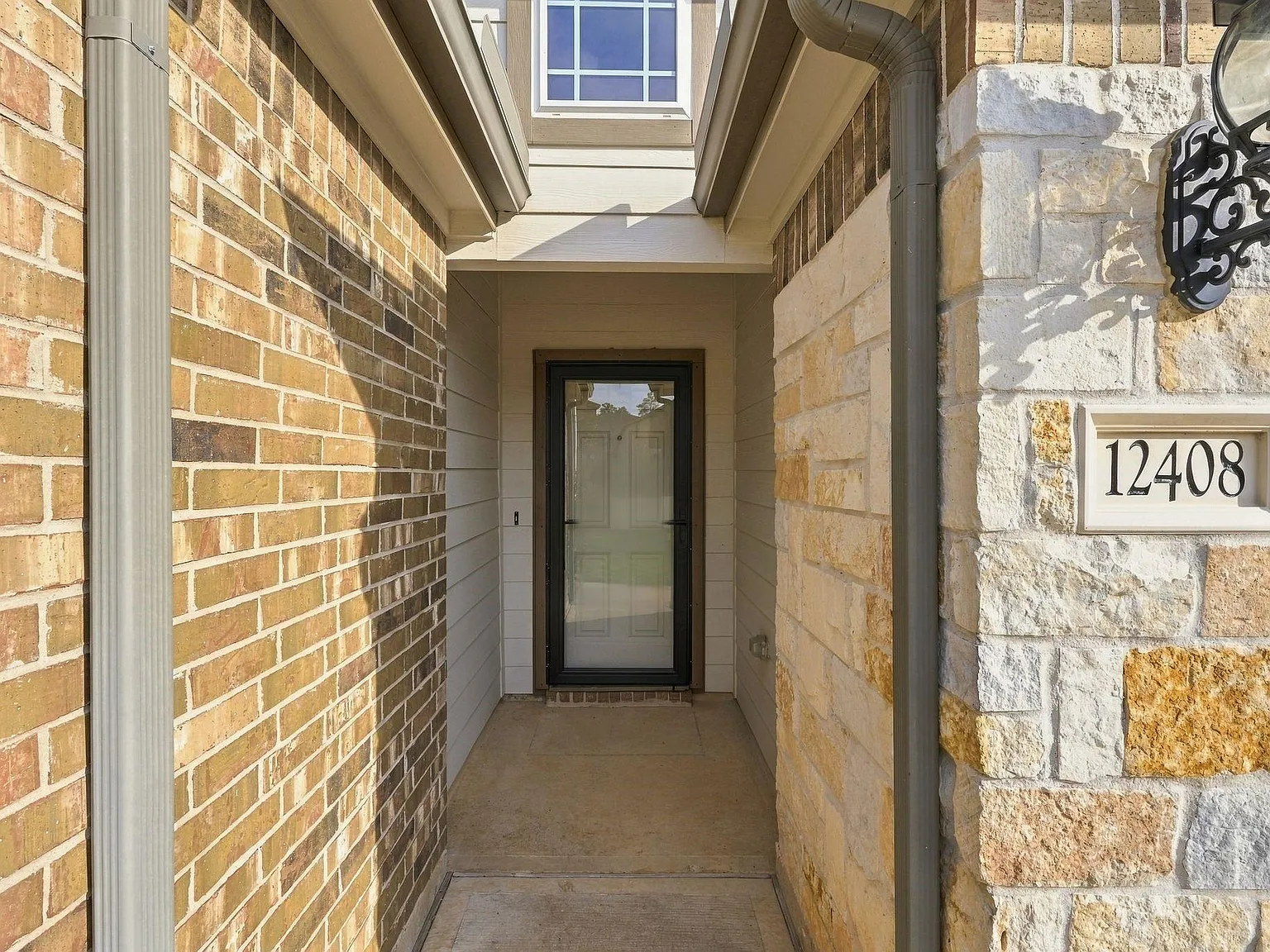 3 bed, 4.0 bath, 1606 sqft, $2,000 — Photo 3
