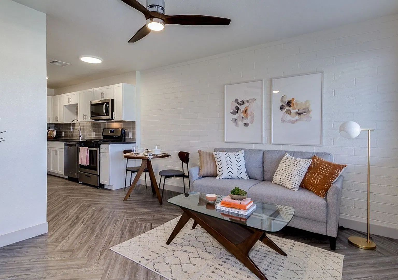 Stunning Remodeled 2 Bed/1 Bath in Old Town Scottsdale | Herringbone Floors & Modern Finishes | F... — Photo 2