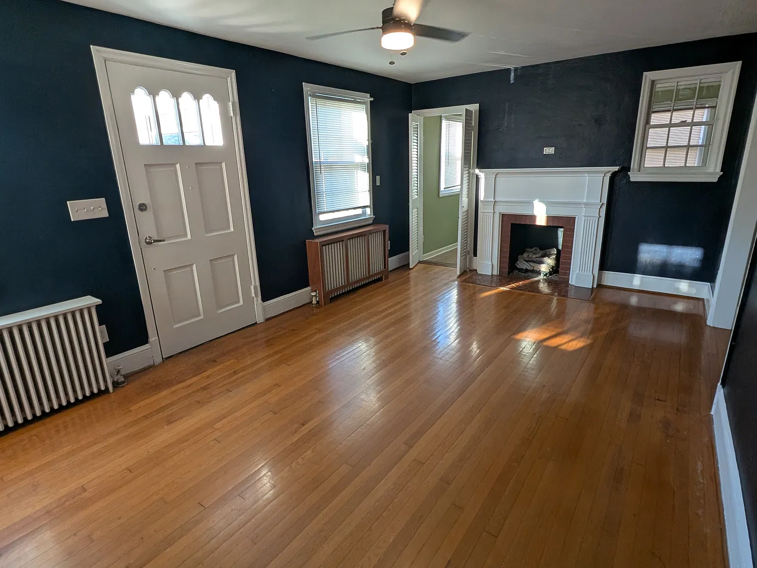 2 bed, 1100 sqft, $1,900 — Photo 2