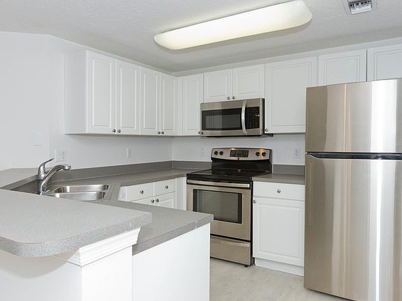 2nd image of 5090 Fairways Cir APT 107
