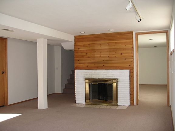 2 Fireplaces