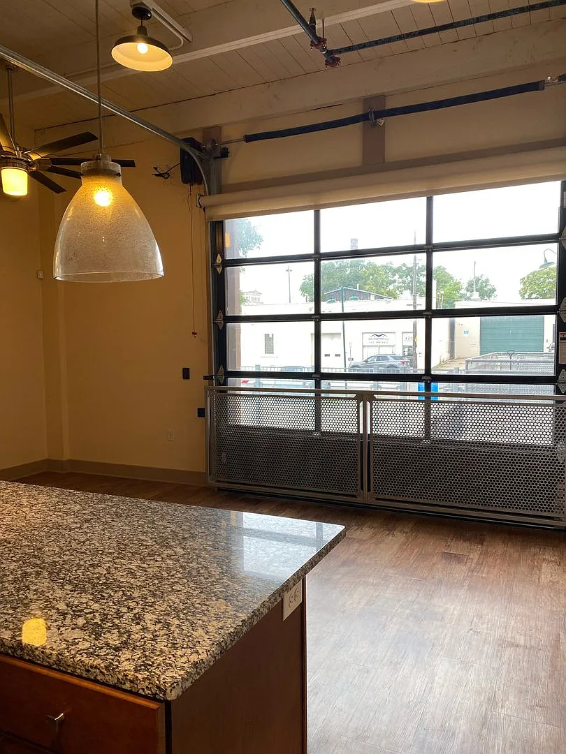 427 Pershing Ave — Photo 4