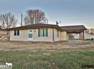 103 N Adams St, Weeping Water, NE 68463