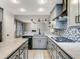 2930 Willow Creek Dr, Grapevine, TX 76051