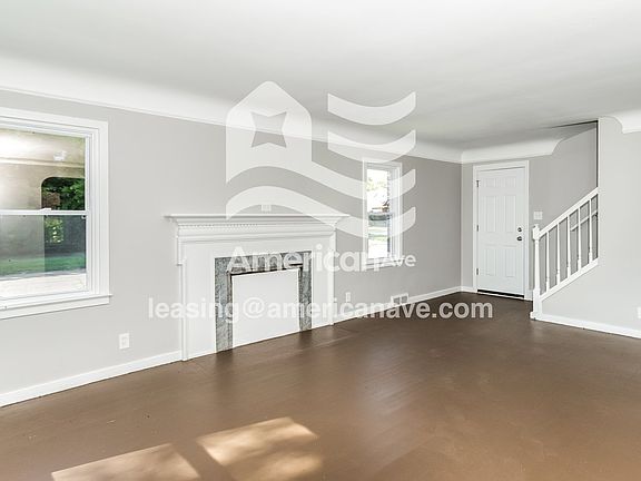 1518028_002_living_room_13925510.jpg