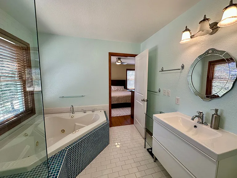 6425 Coopers Hawk Rd — Photo 30