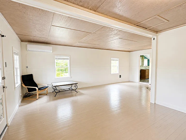 26403 Park Ave — Photo 8