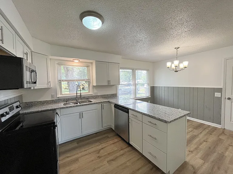 481 McQuade Cir — Photo 13