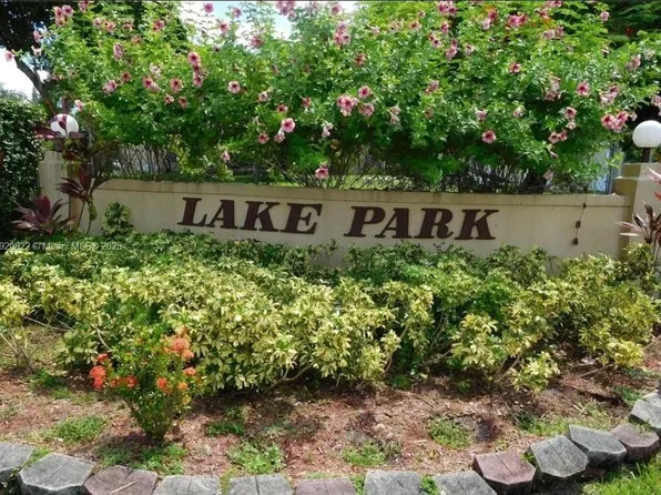 922 NE 199th St #1D, Miami, FL 33179