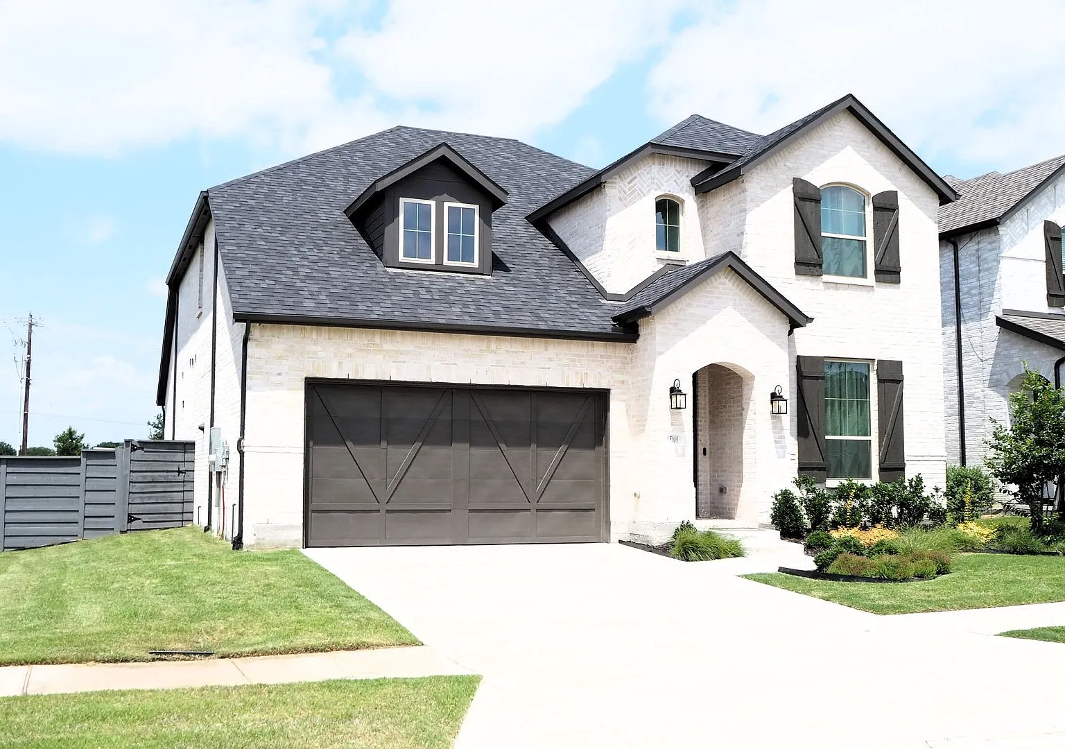 Beautiful 4 Bed 3 Bath Home in Aubrey — Photo 2
