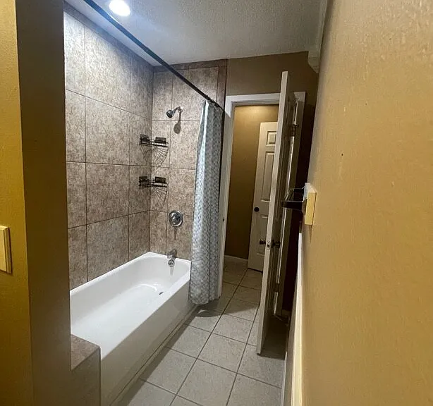 105 Carriage Dr #4 — Photo 5