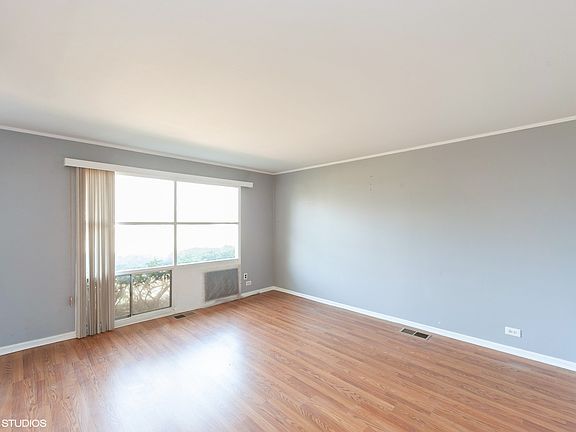 2nd image of 653 S Wayne Pl