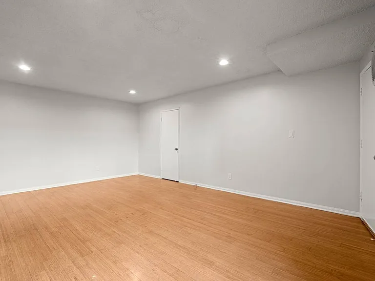 607 N Flores St #2 — Photo 10