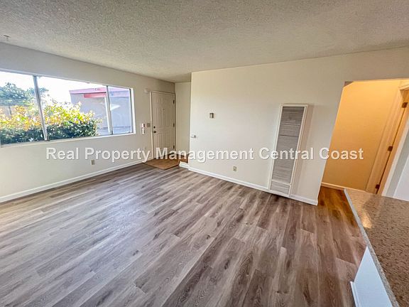 5th image of 994 Fair Oaks Ave Unit B
