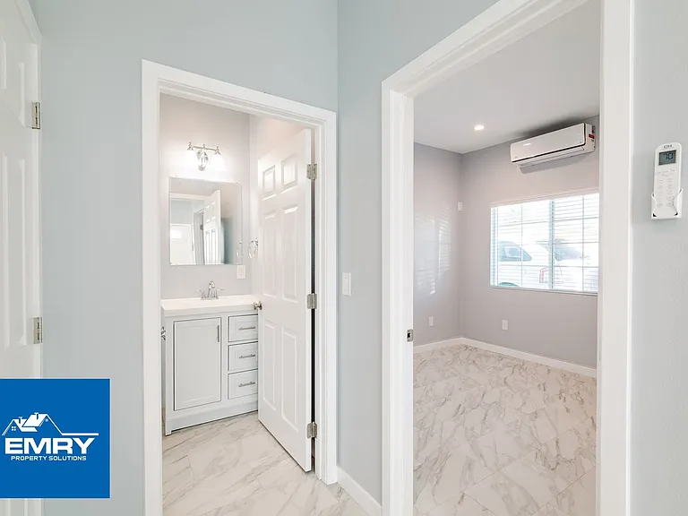10624 Swinton Ave — Photo 8