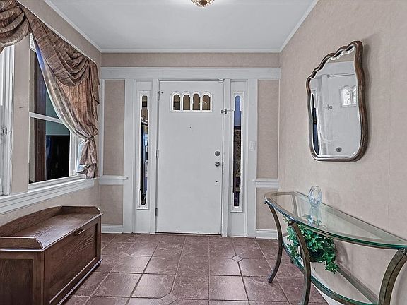 3rd image of 186-34 Henley Rd