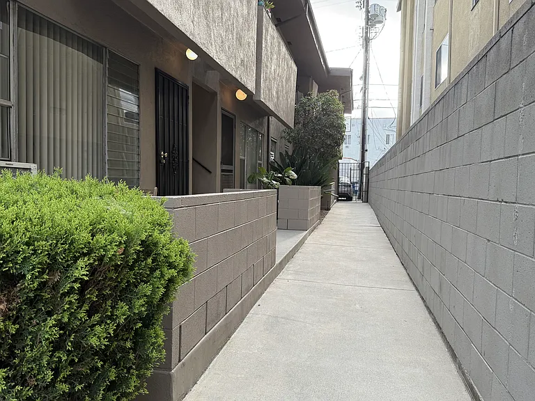 1475 S Wooster St #8 — Photo 5