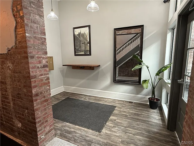 205 E Jefferson St #4A — Photo 4