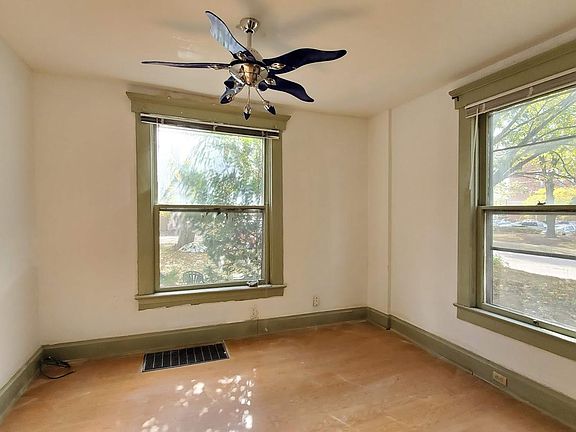 5th image of 423 W 7th Ave