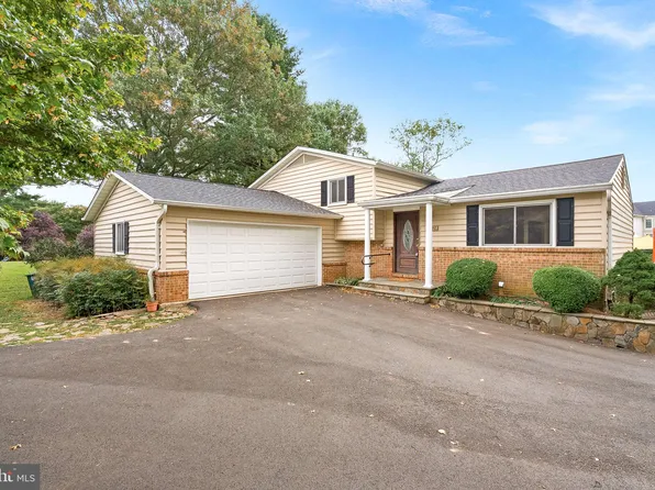 10624 Runaway Ln, Great Falls, VA 22066