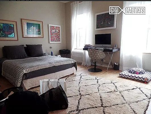 3rd image of 106 W 74th St APT 4