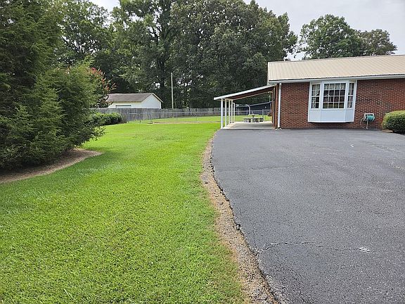 2nd image of 150 Graham Rd