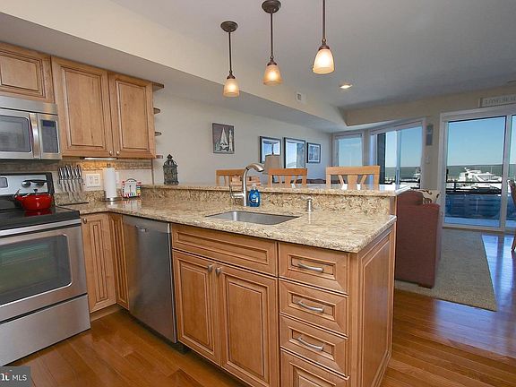 4th image of 1000 N Bay Ave #18